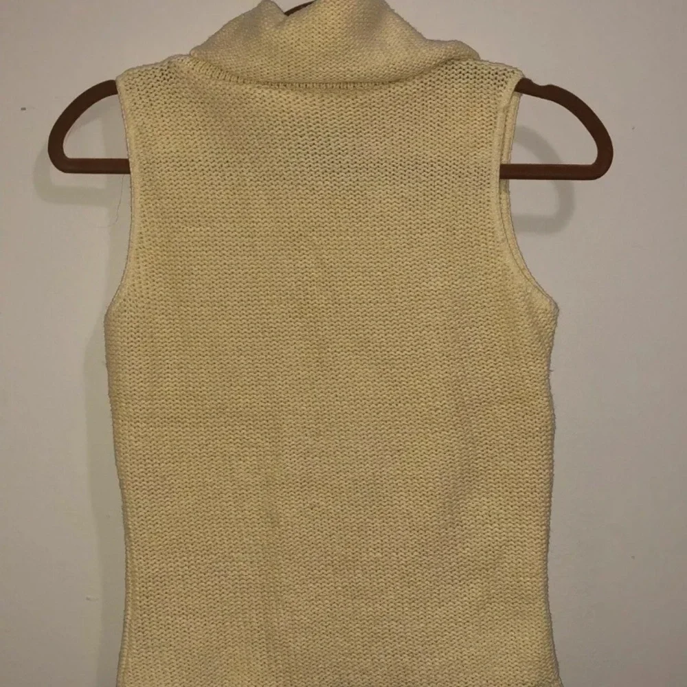 Pale Yellow Sleeveless Turtleneck Knit Sweater - Picture 9 of 13